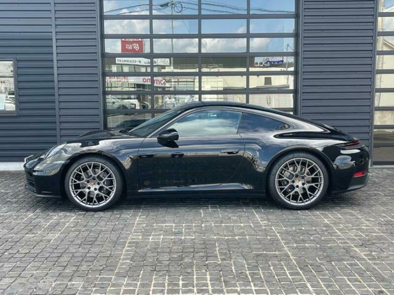 911