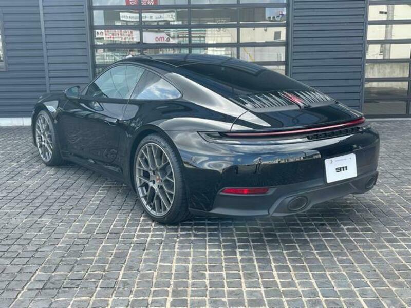 911