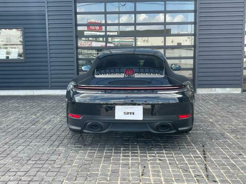 911