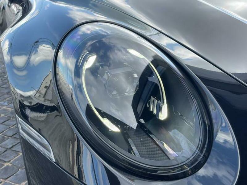 911