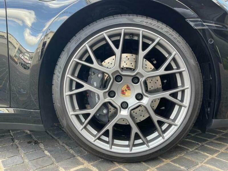 911