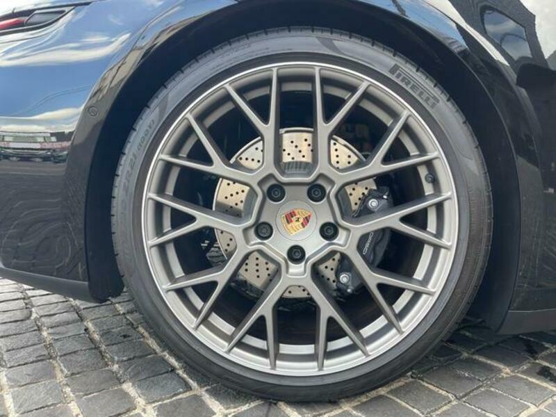 911