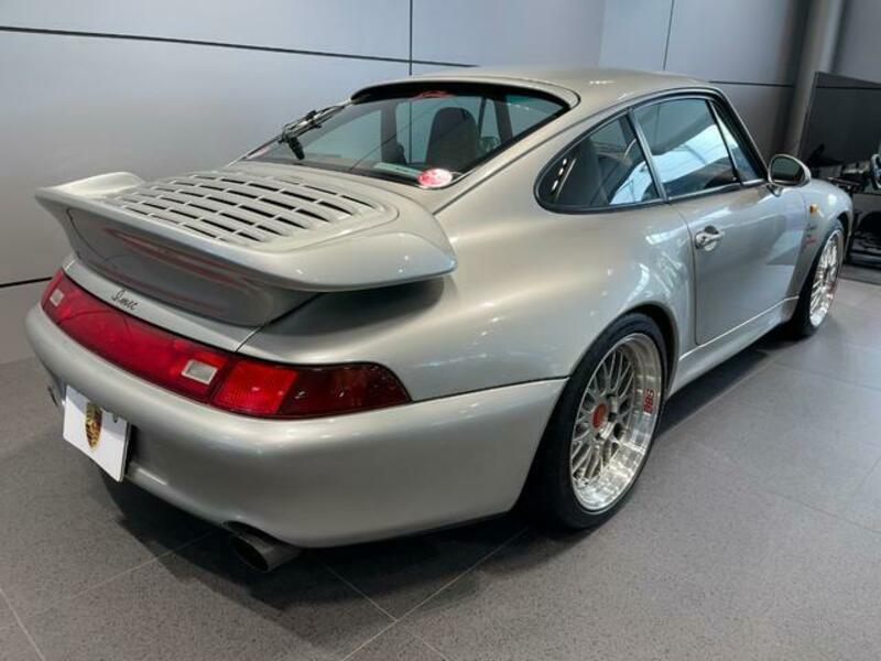 911