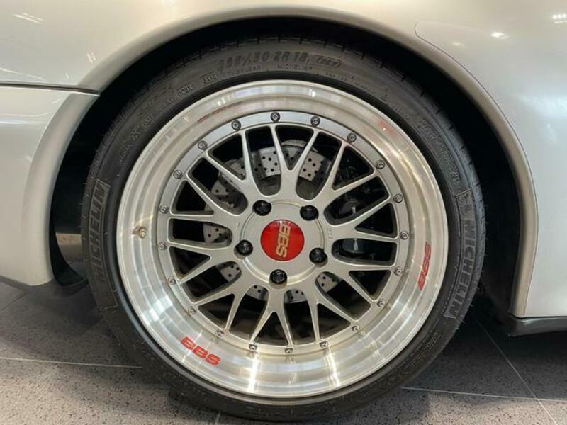 911