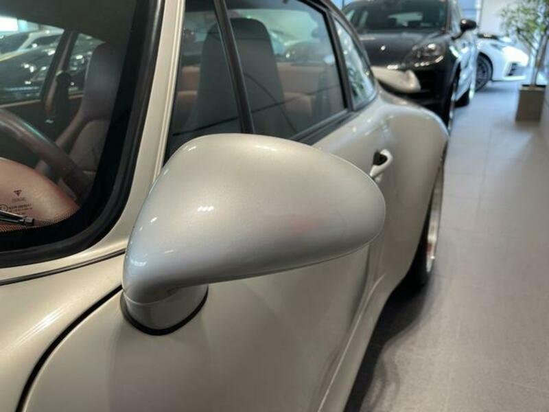911