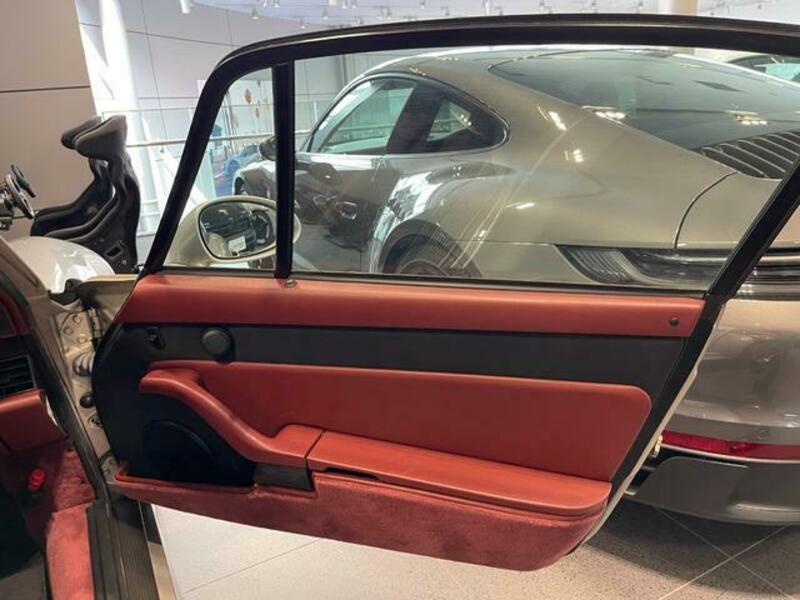 911