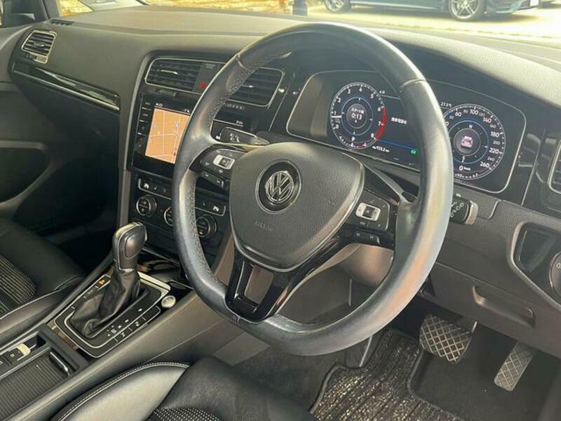 GOLF VARIANT
