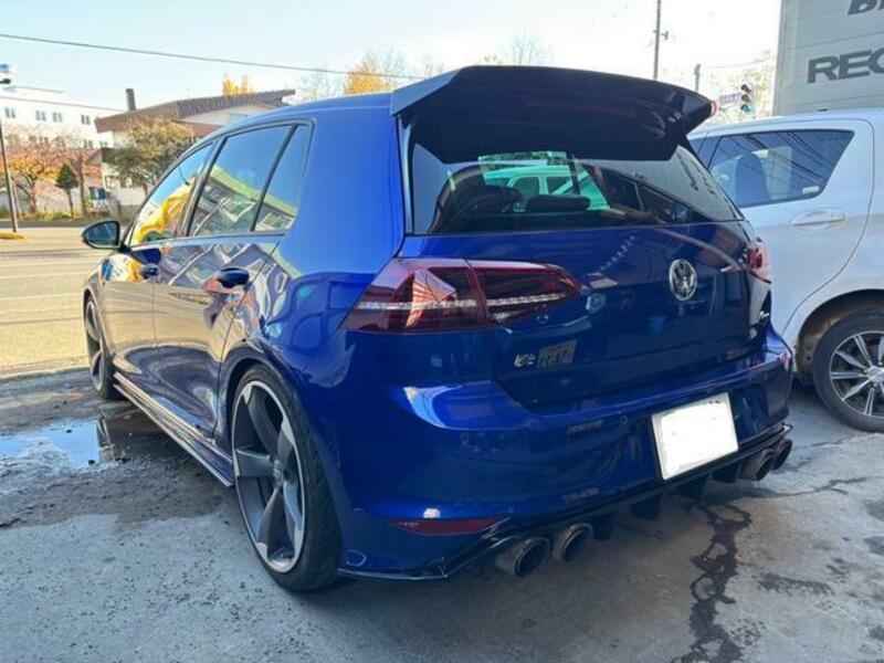 VOLKSWAGEN GOLF R