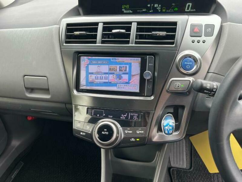PRIUS ALPHA