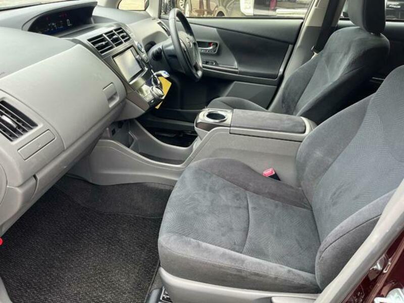 PRIUS ALPHA
