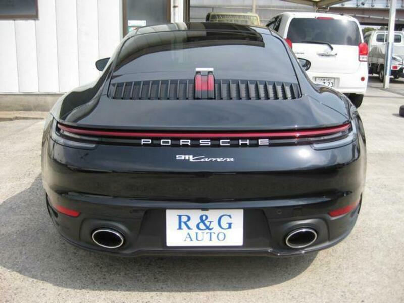 911