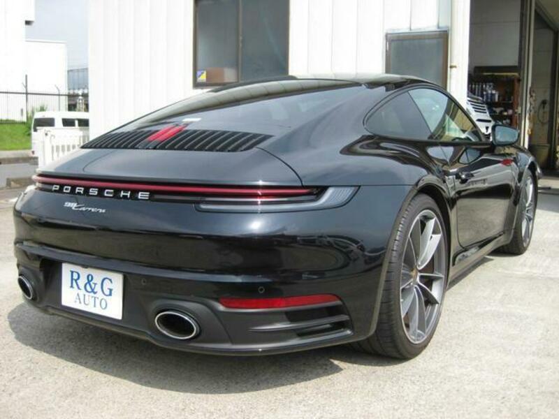 911