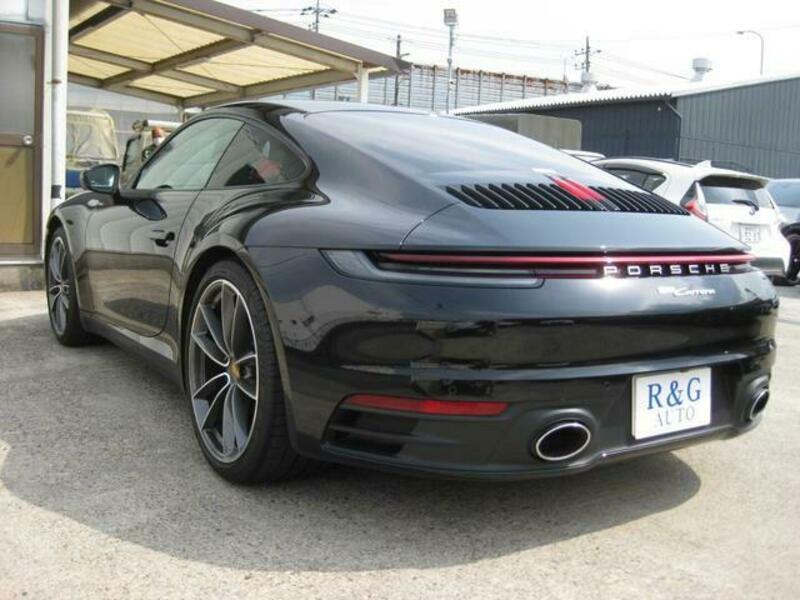911