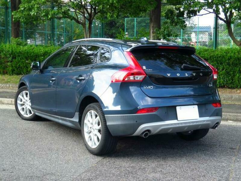 V40