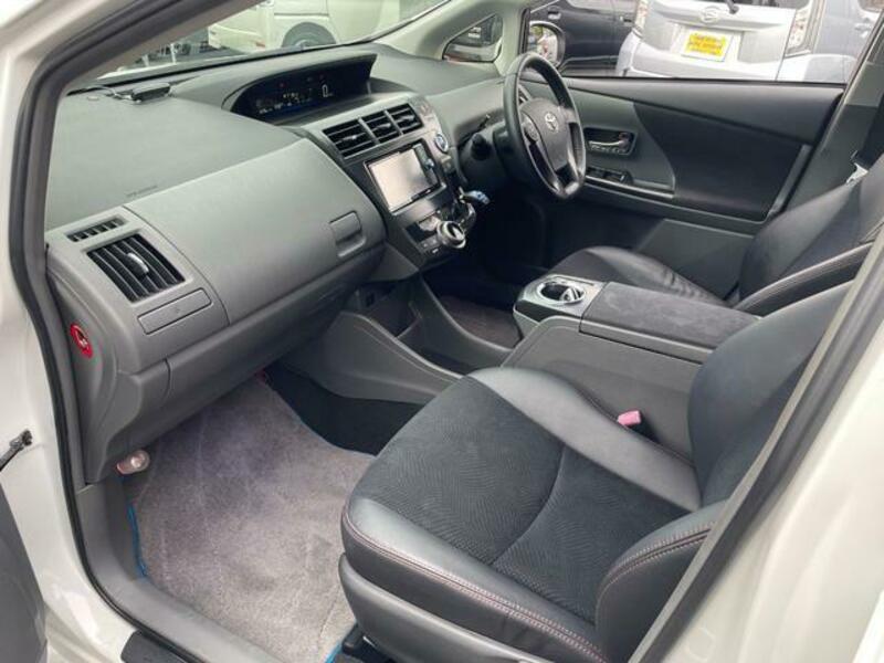 PRIUS ALPHA