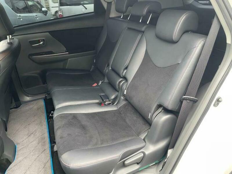 PRIUS ALPHA