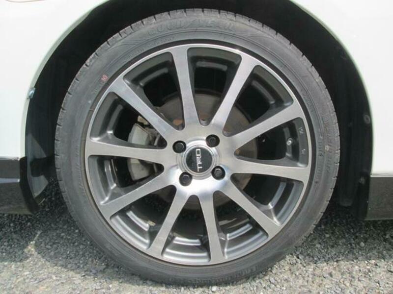COROLLA AXIO