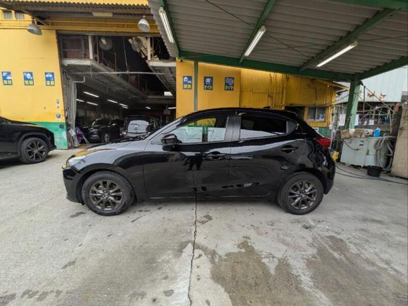 MAZDA2