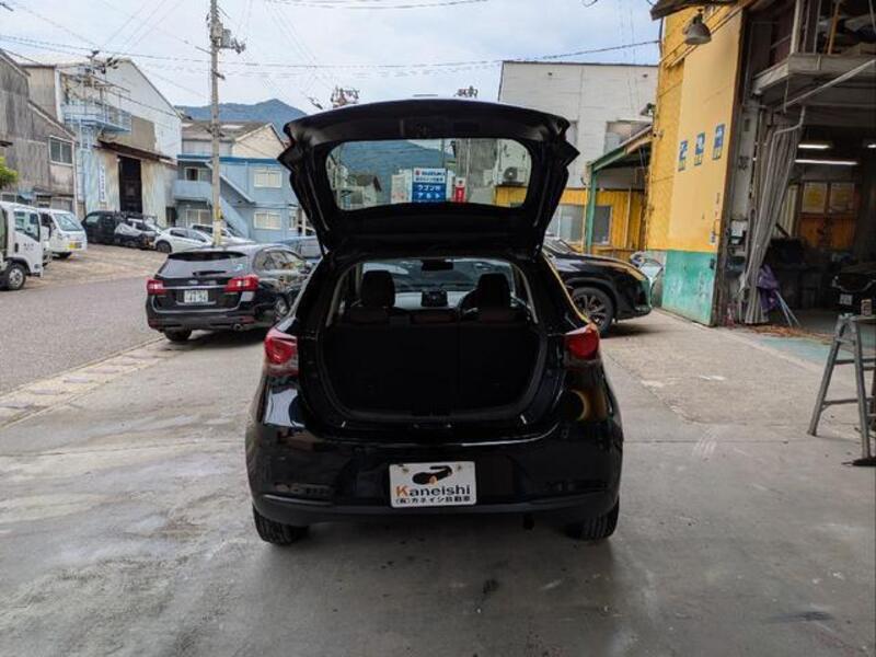 MAZDA2