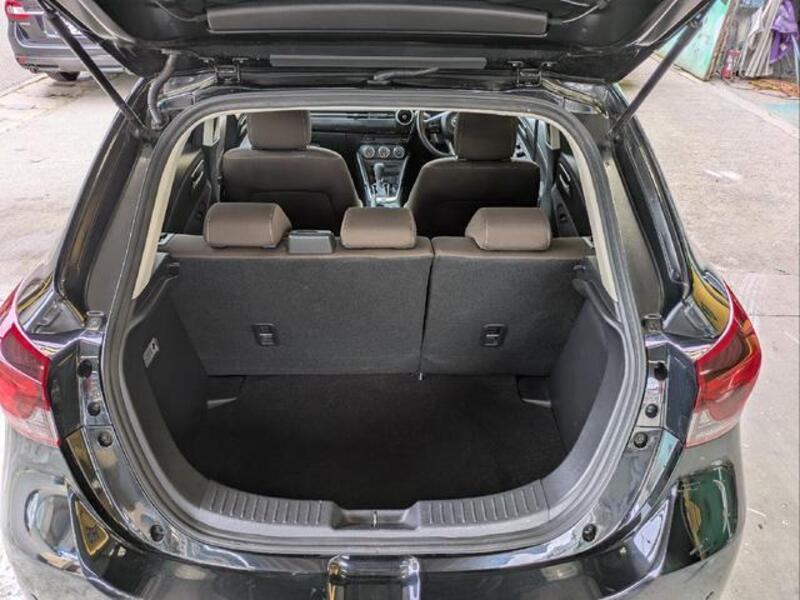 MAZDA2