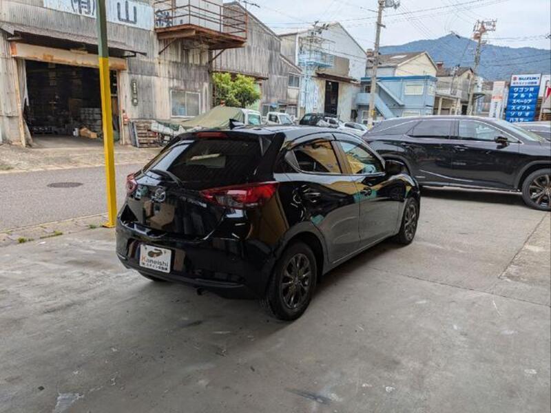 MAZDA2