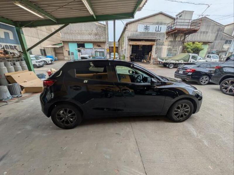 MAZDA2