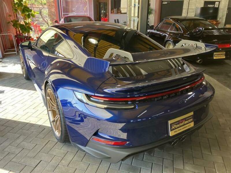 911