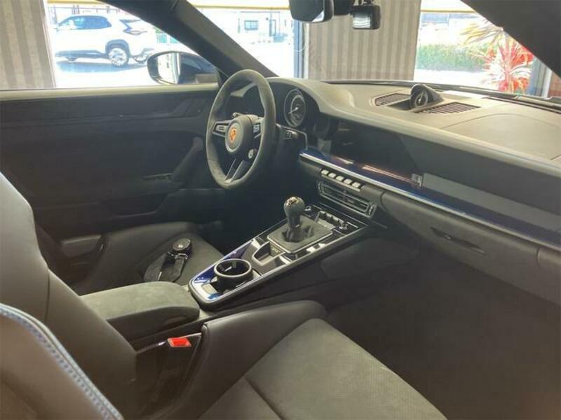 911