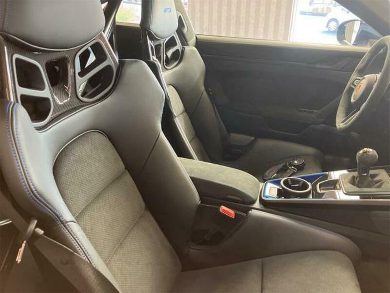 911
