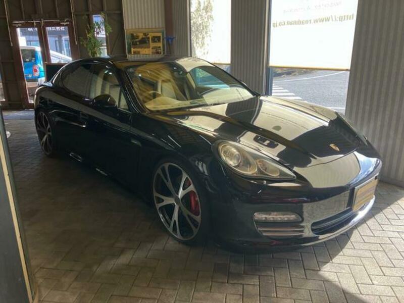 PORSCHE PANAMERA