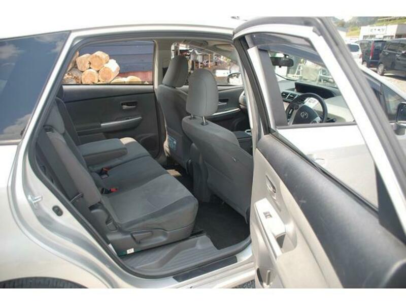 PRIUS ALPHA
