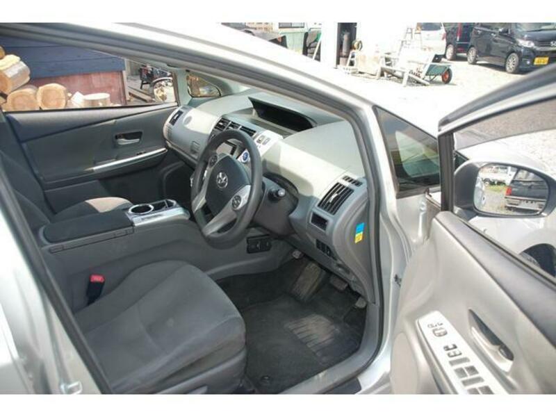 PRIUS ALPHA