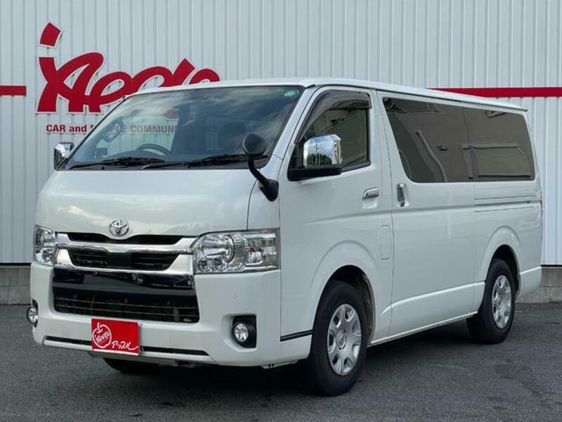 TOYOTA HIACE VAN