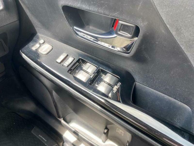 PRIUS ALPHA