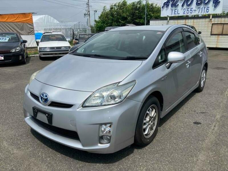 TOYOTA PRIUS