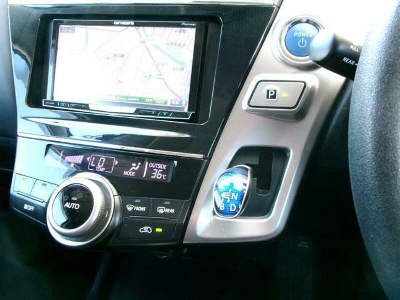 PRIUS ALPHA