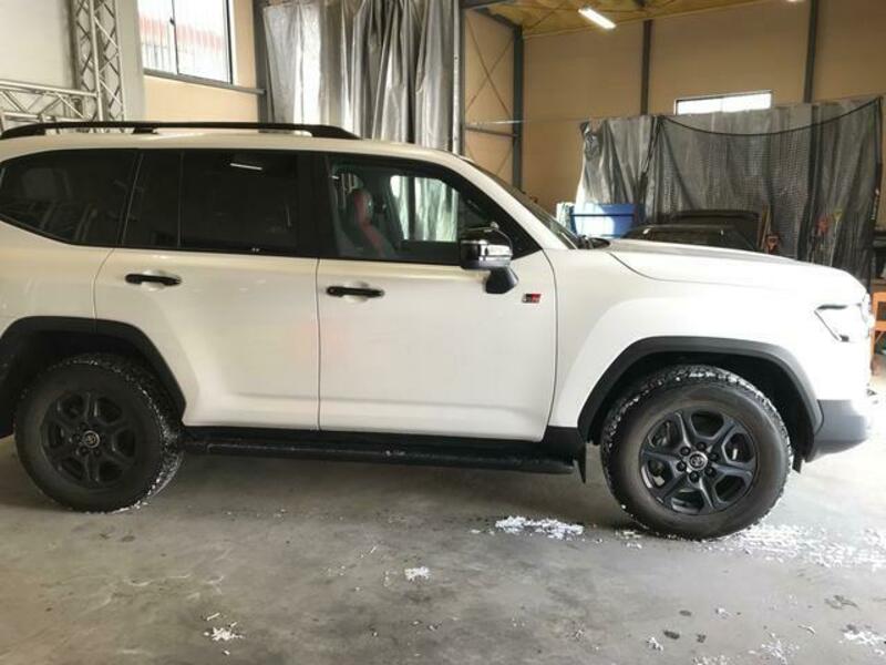 LAND CRUISER