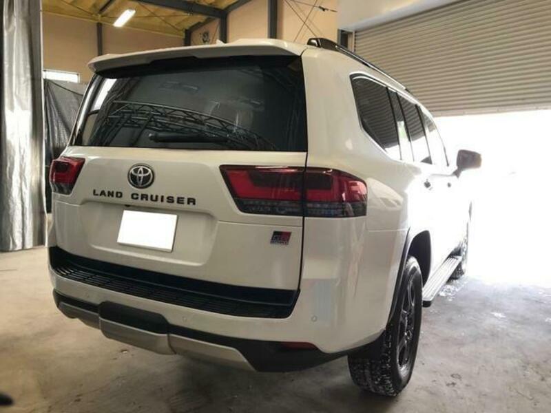 LAND CRUISER