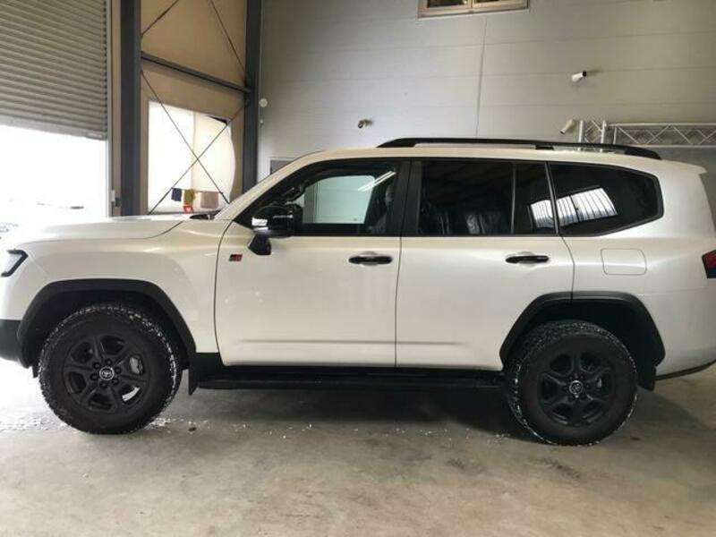 LAND CRUISER
