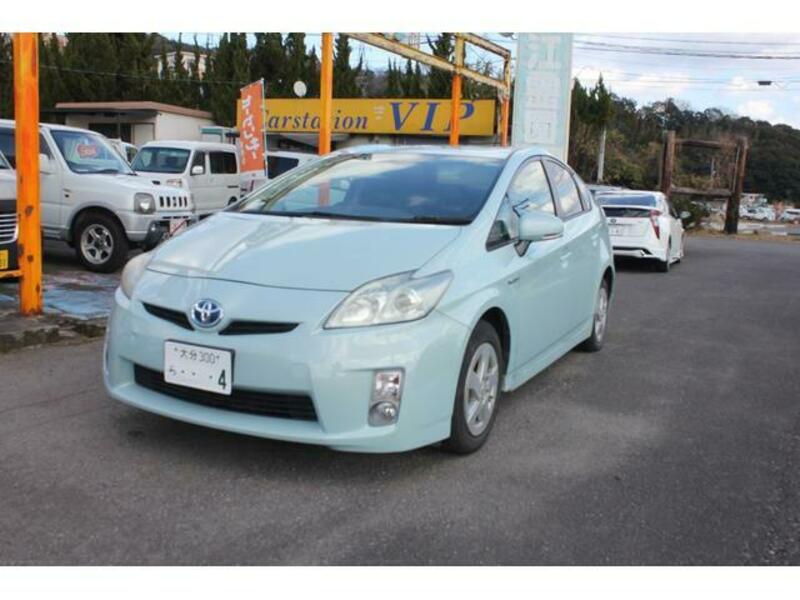TOYOTA PRIUS