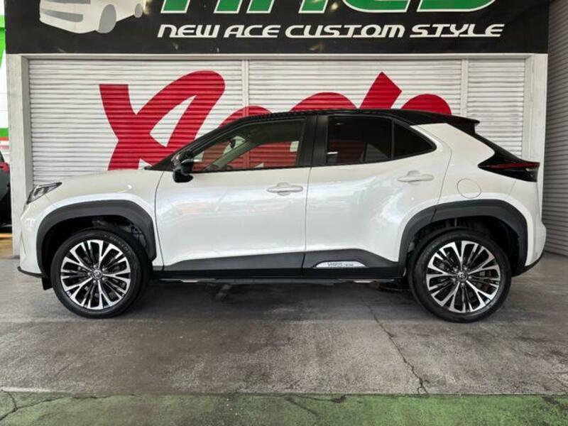 YARIS CROSS