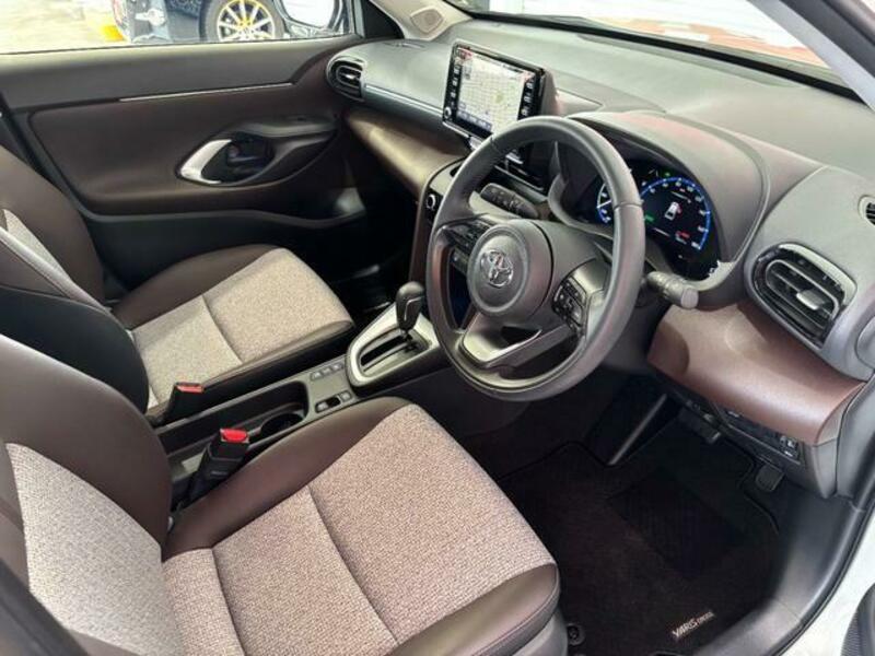 YARIS CROSS