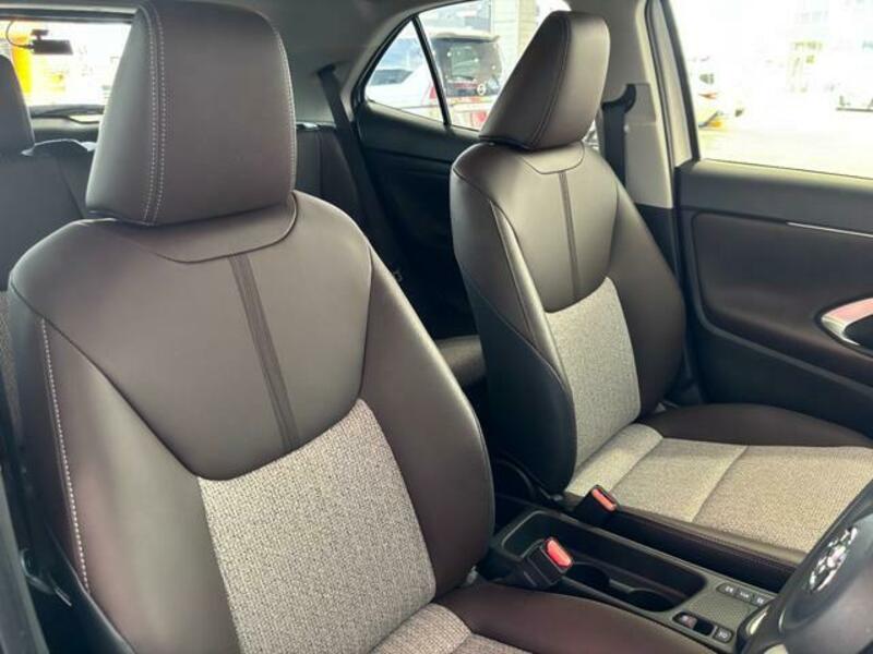 YARIS CROSS