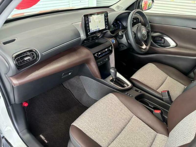 YARIS CROSS