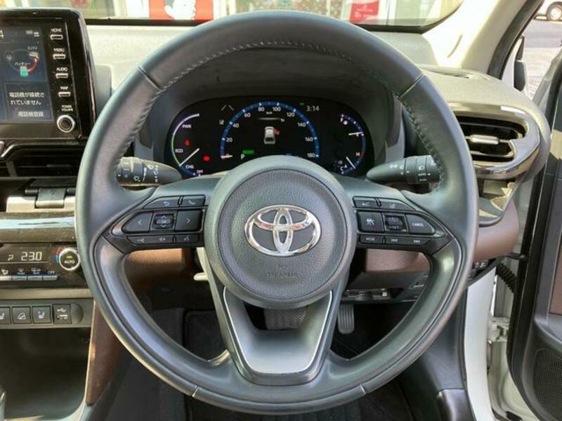 YARIS CROSS
