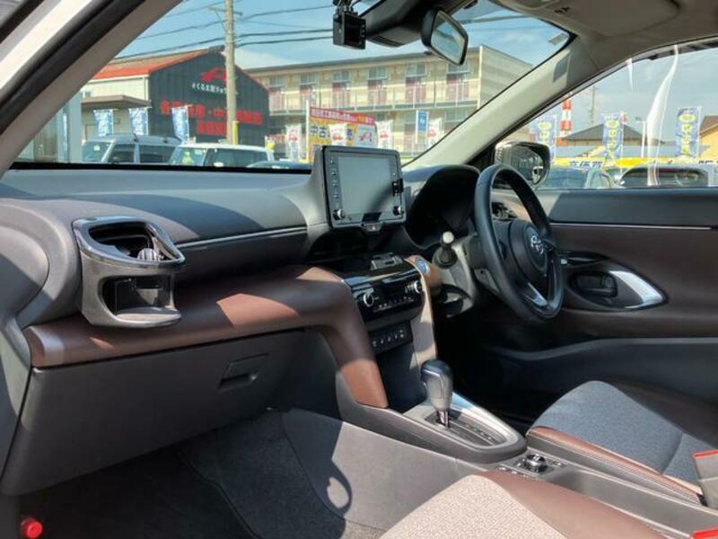 YARIS CROSS