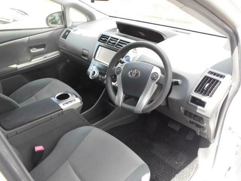 PRIUS ALPHA