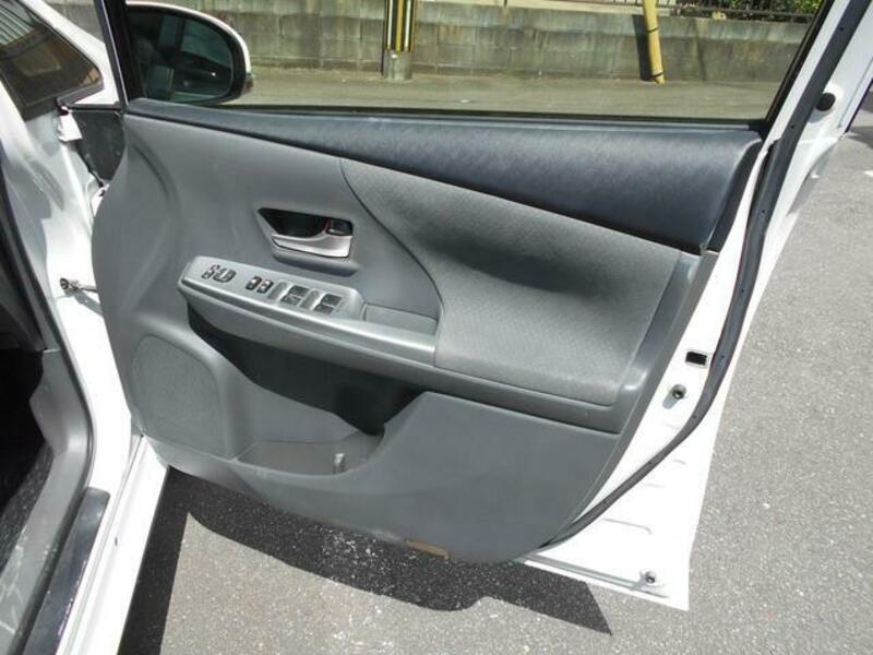 PRIUS ALPHA