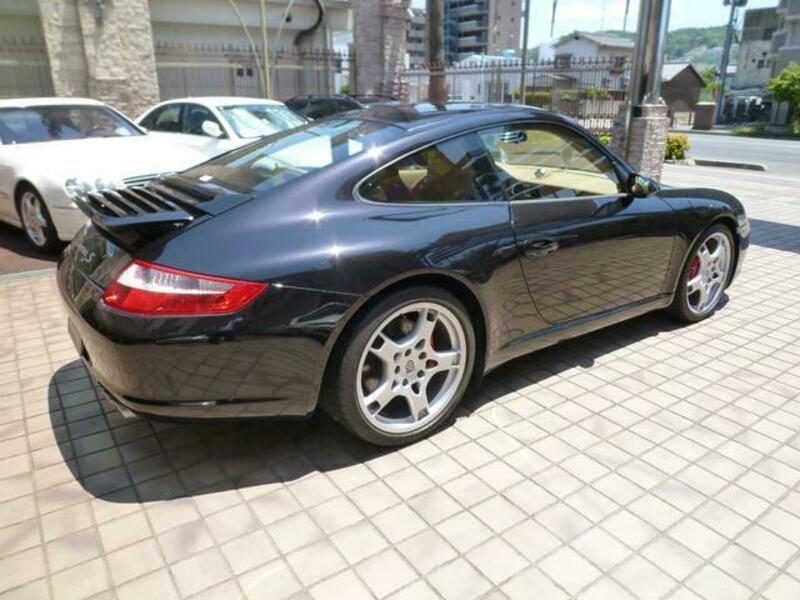911