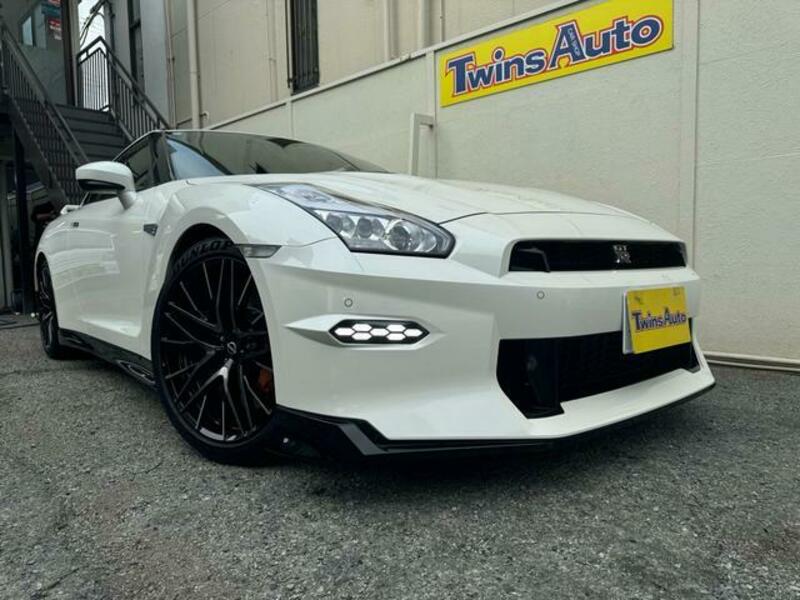 NISSAN GT-R